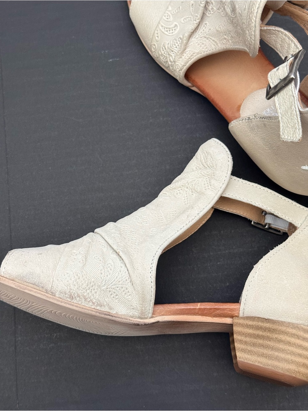 Miz Mooz Cream Leather Open-Toe Sandals Size 41 or 10 - Picture 9 of 11